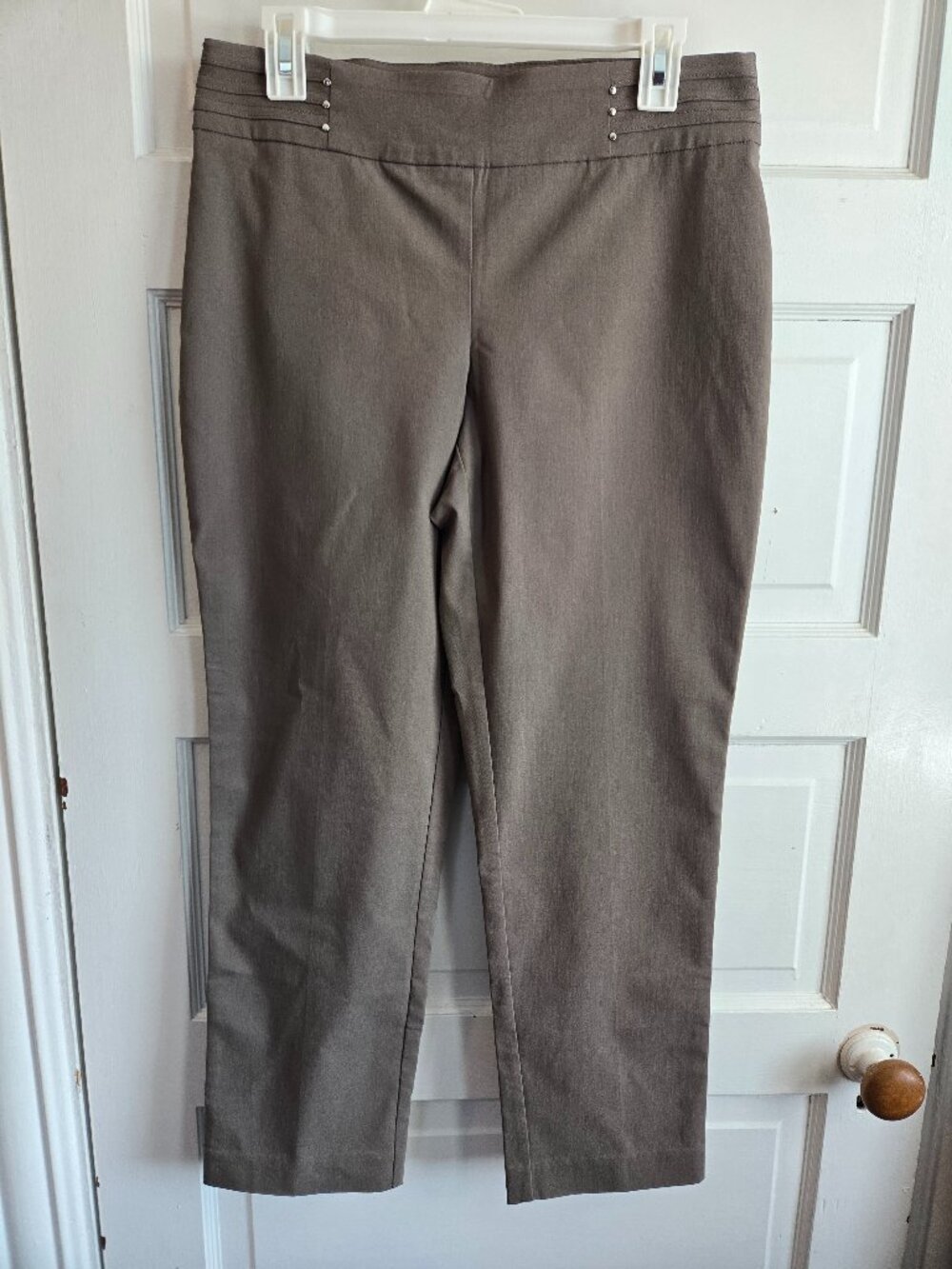 JM Collection Taupe Studded Waist Pull-On Dress Pants - Size M Short